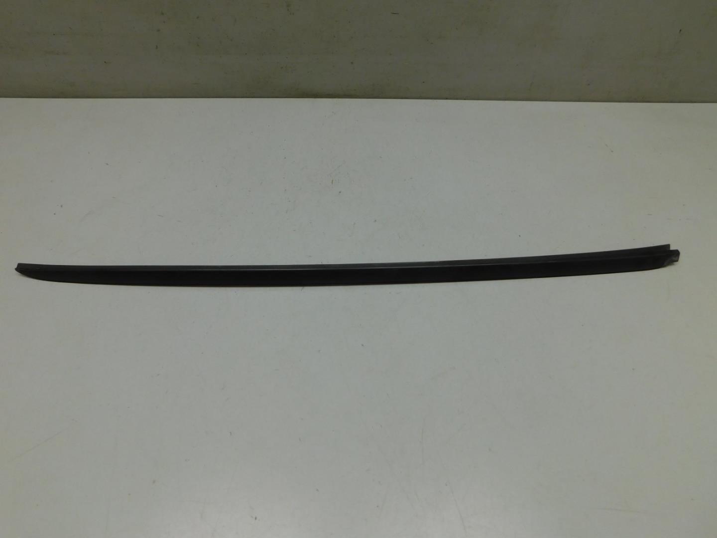 Молдинг лобового стекла