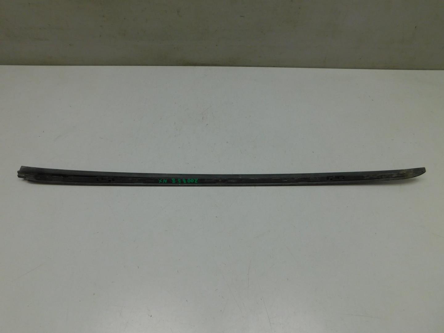 Молдинг лобового стекла