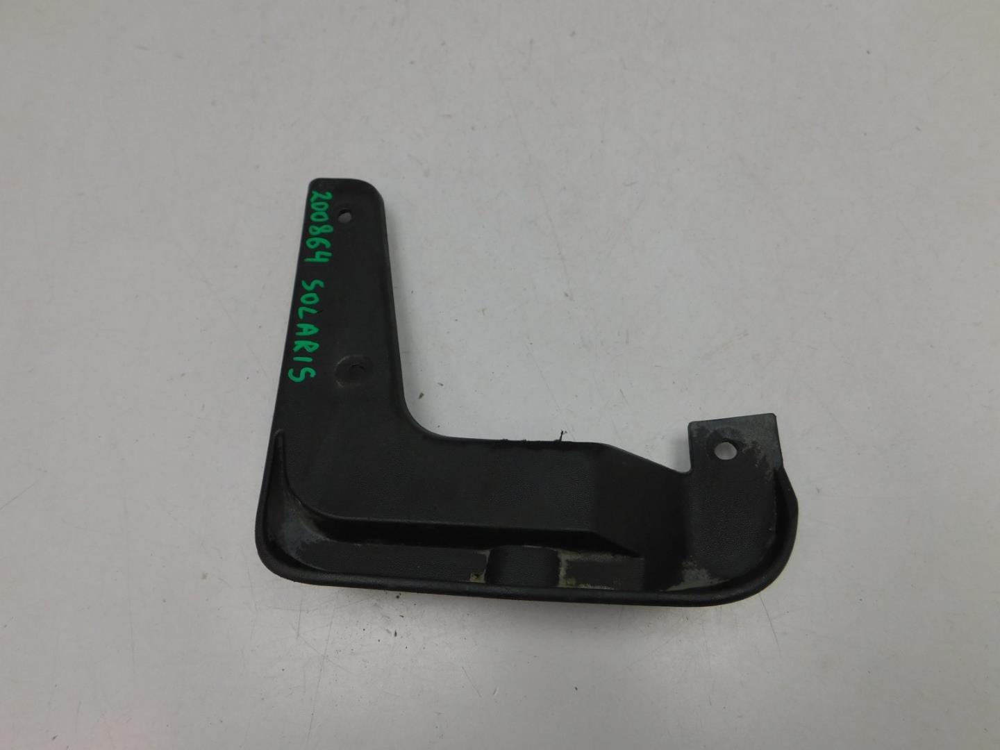 Брызговик передний правый