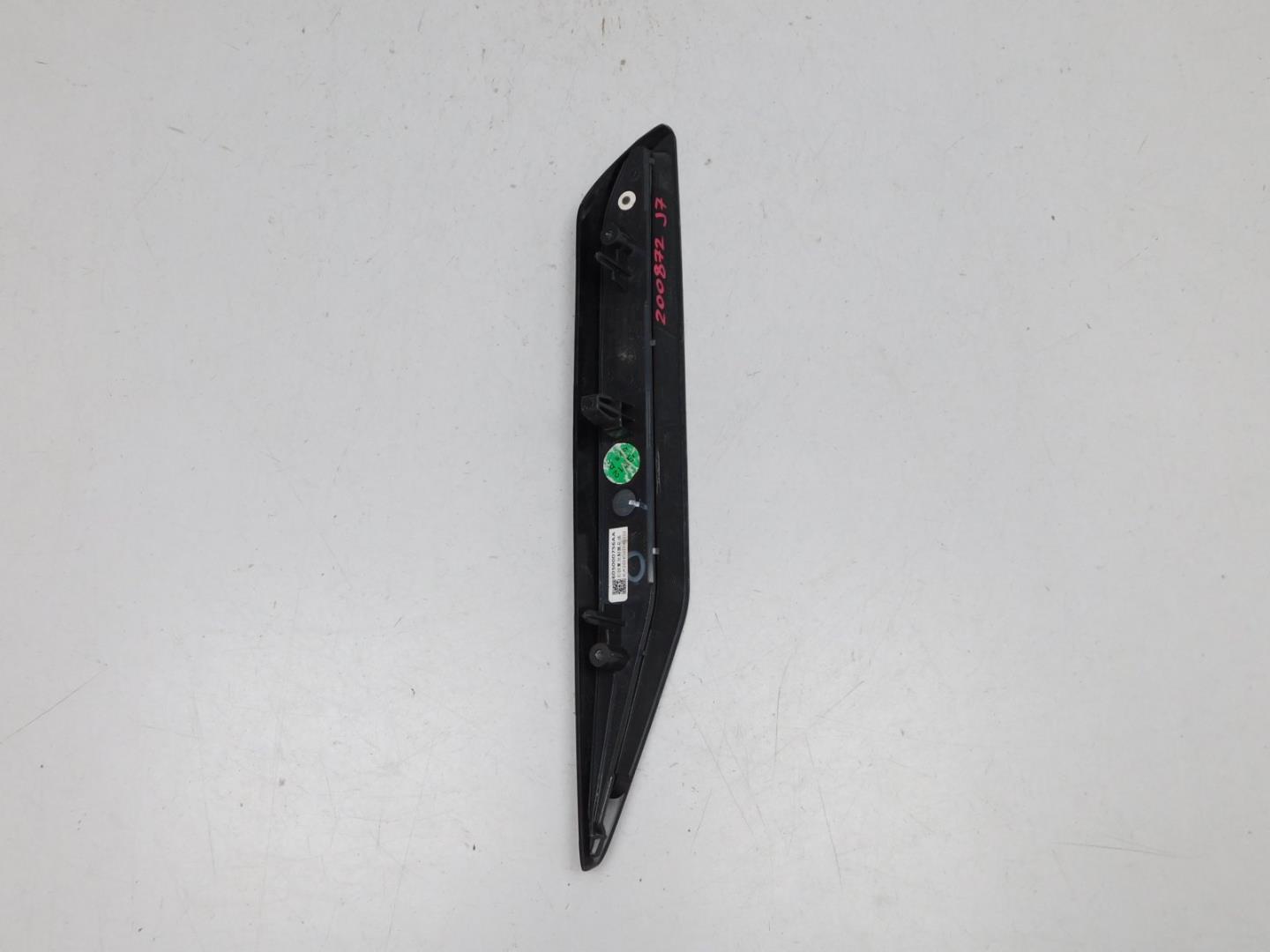 Фонарь задний в бампер правый для J7 (T1EJ) 2023>.