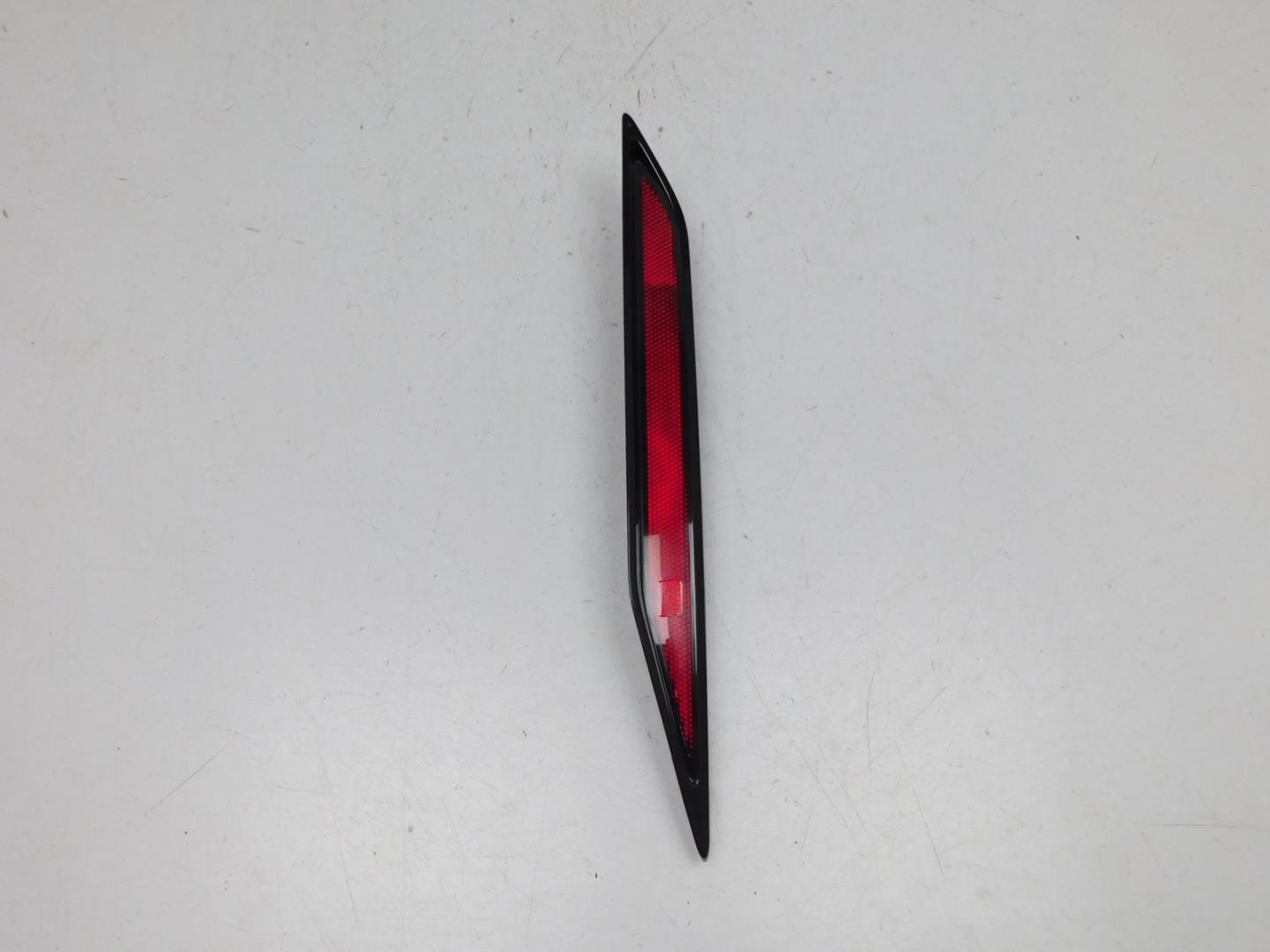 Фонарь задний в бампер правый