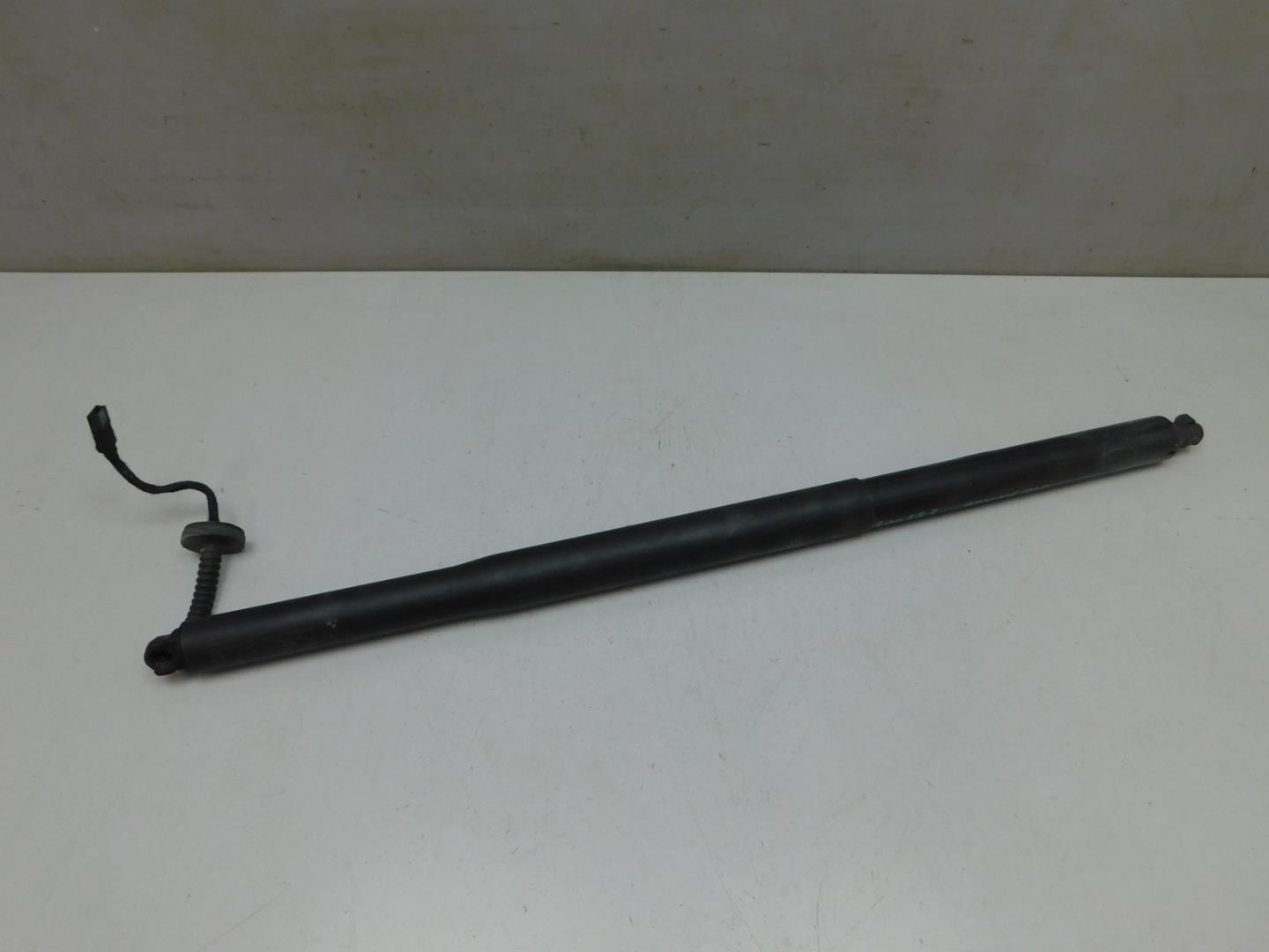 Амортизатор крышки багажника