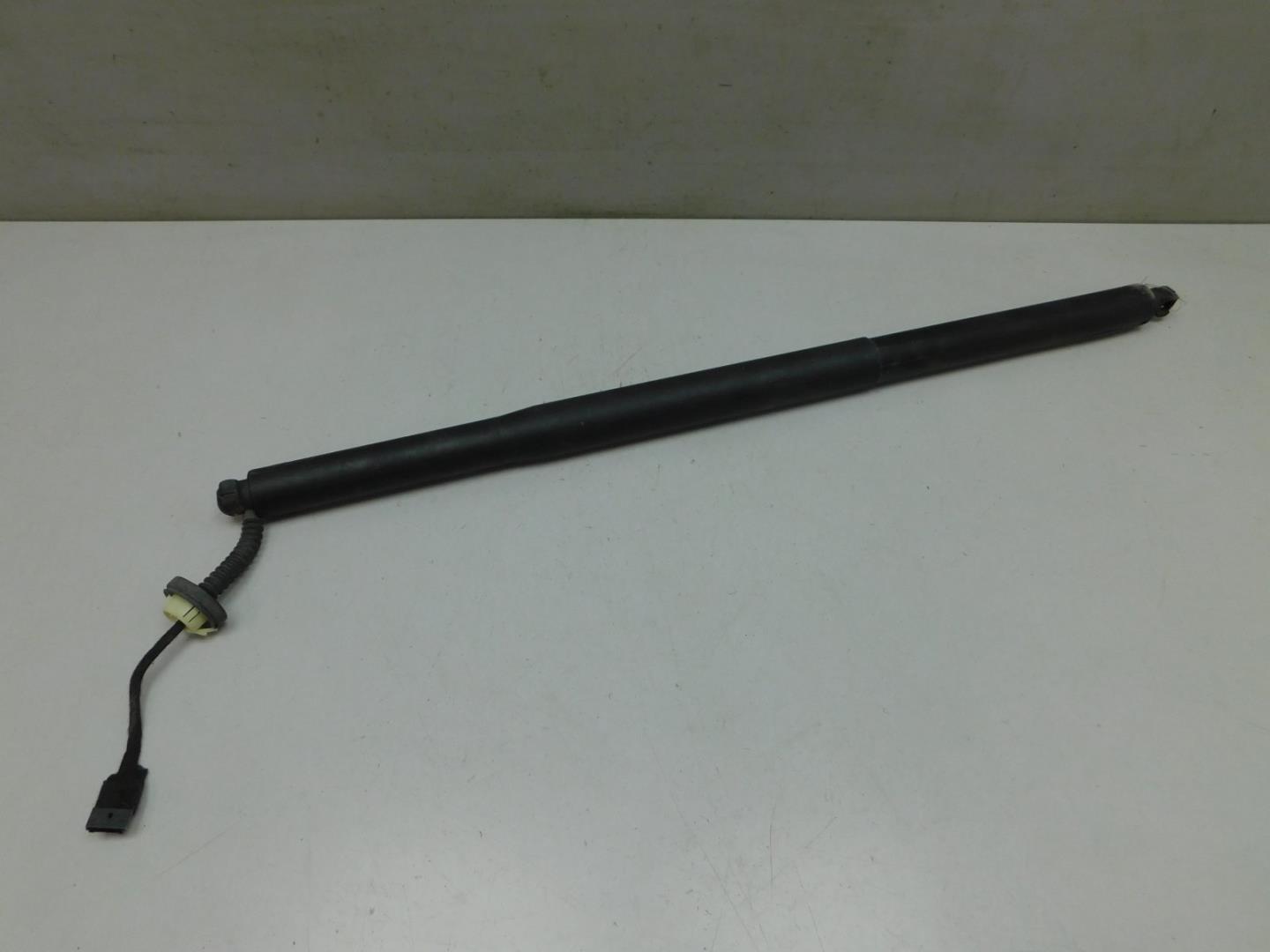 Амортизатор крышки багажника