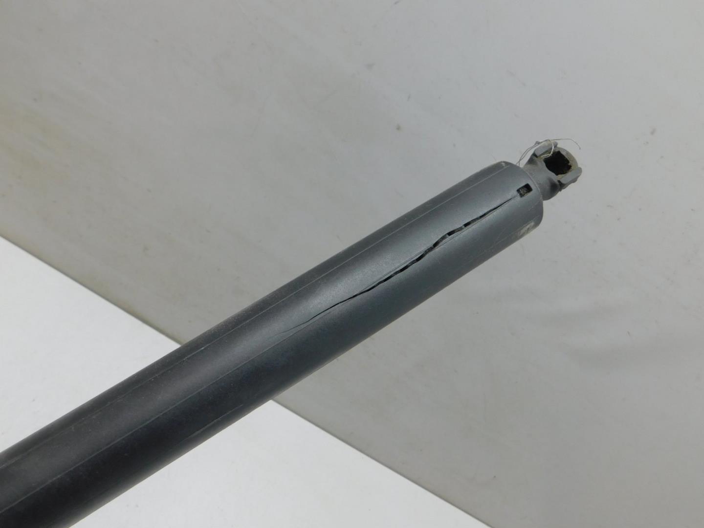 Амортизатор крышки багажника