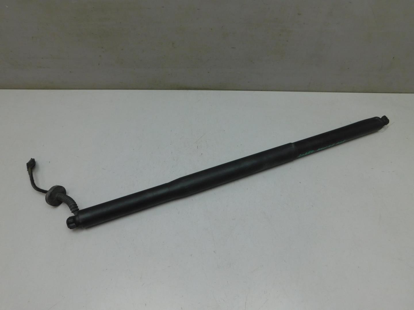 Амортизатор крышки багажника