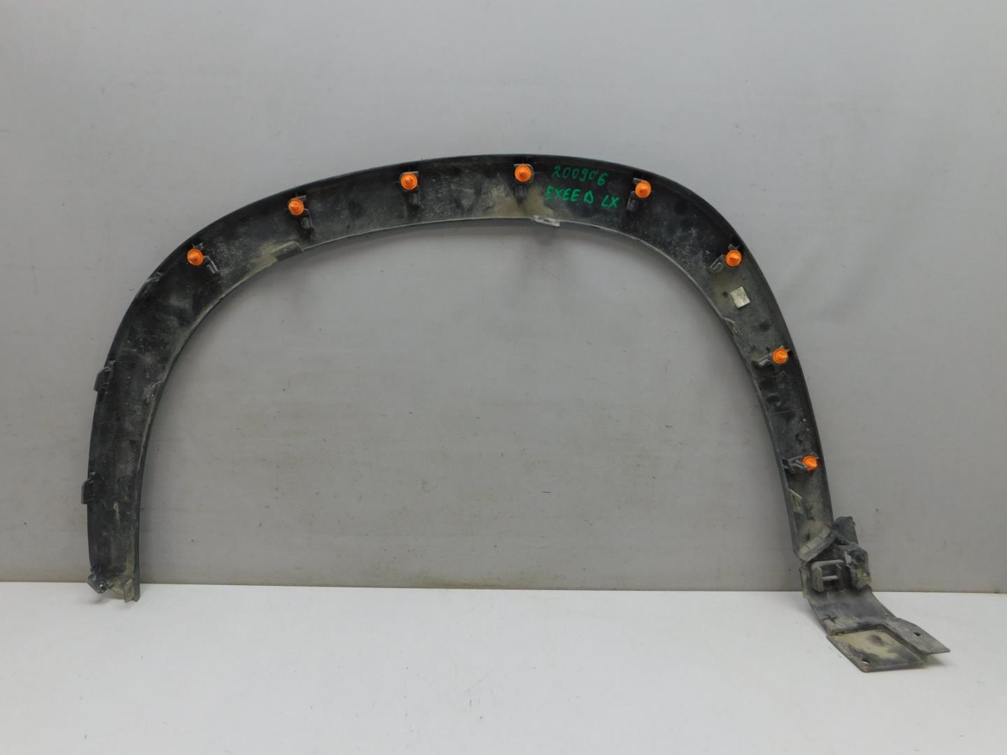 Накладка переднего крыла правого