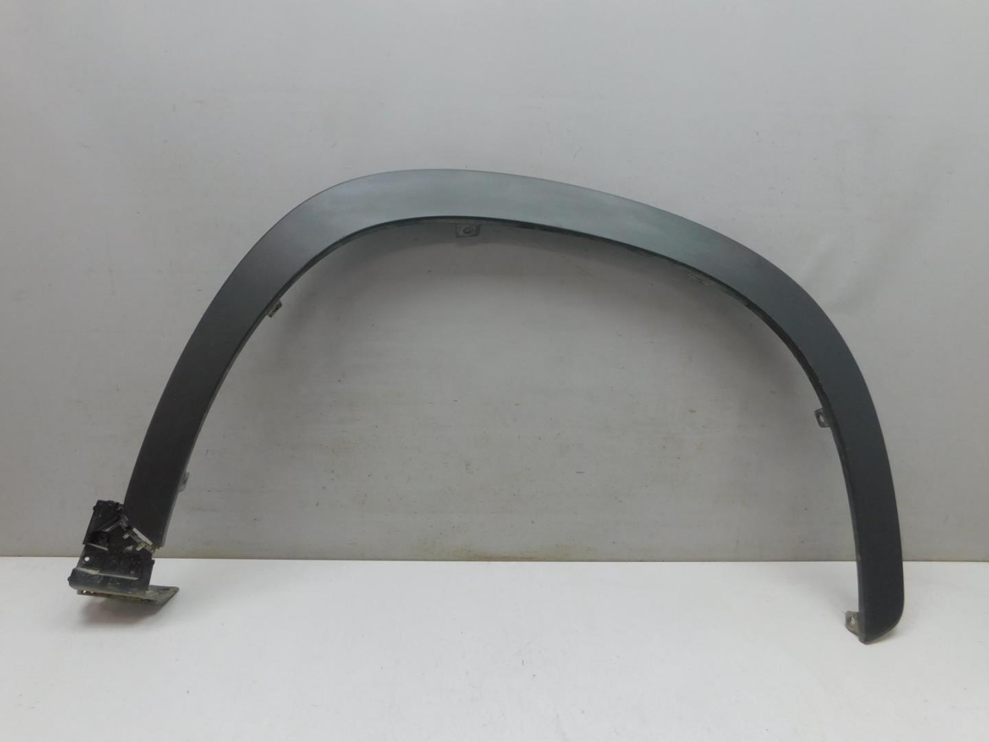 Накладка переднего крыла правого