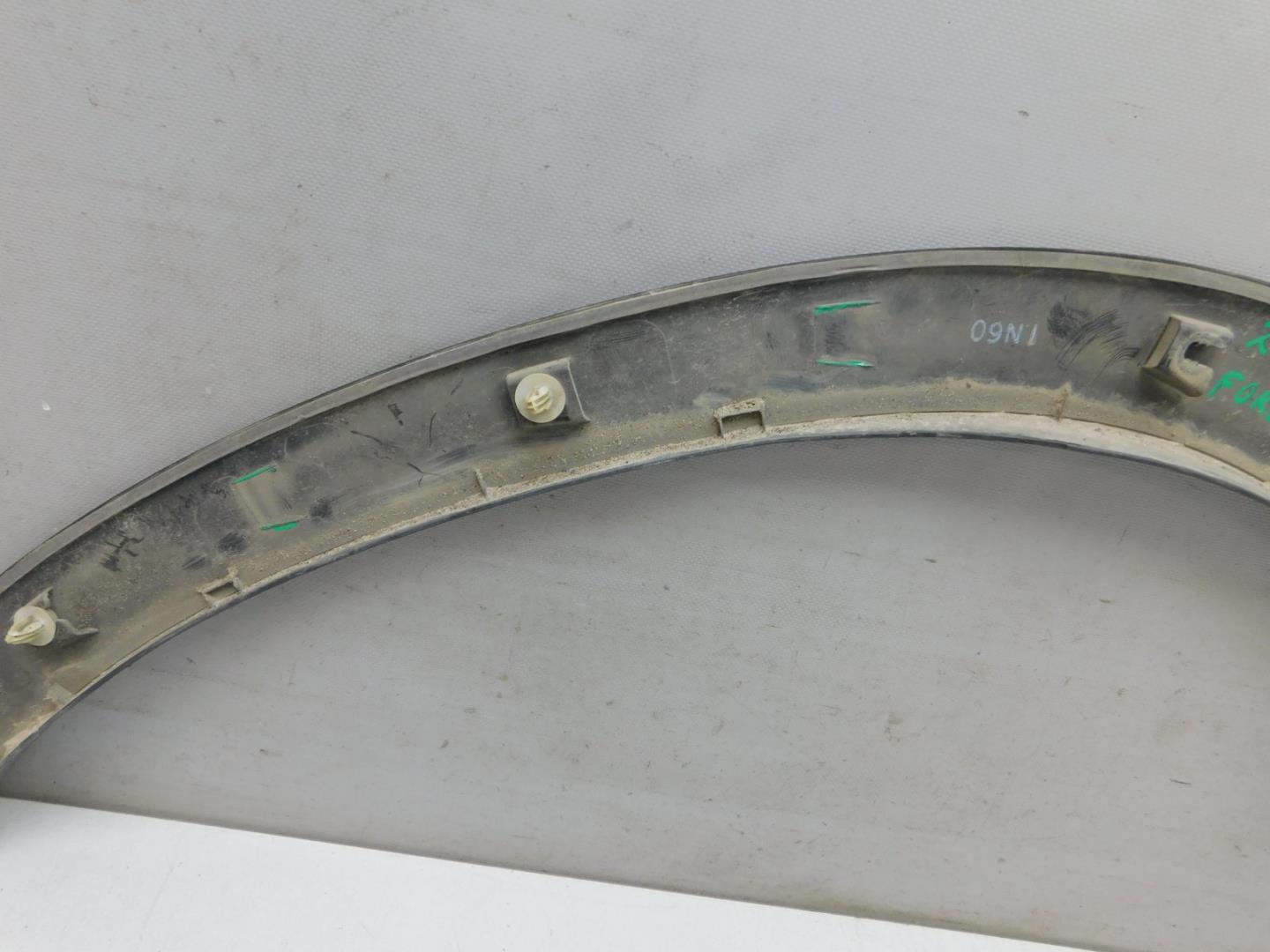 Накладка переднего крыла правого