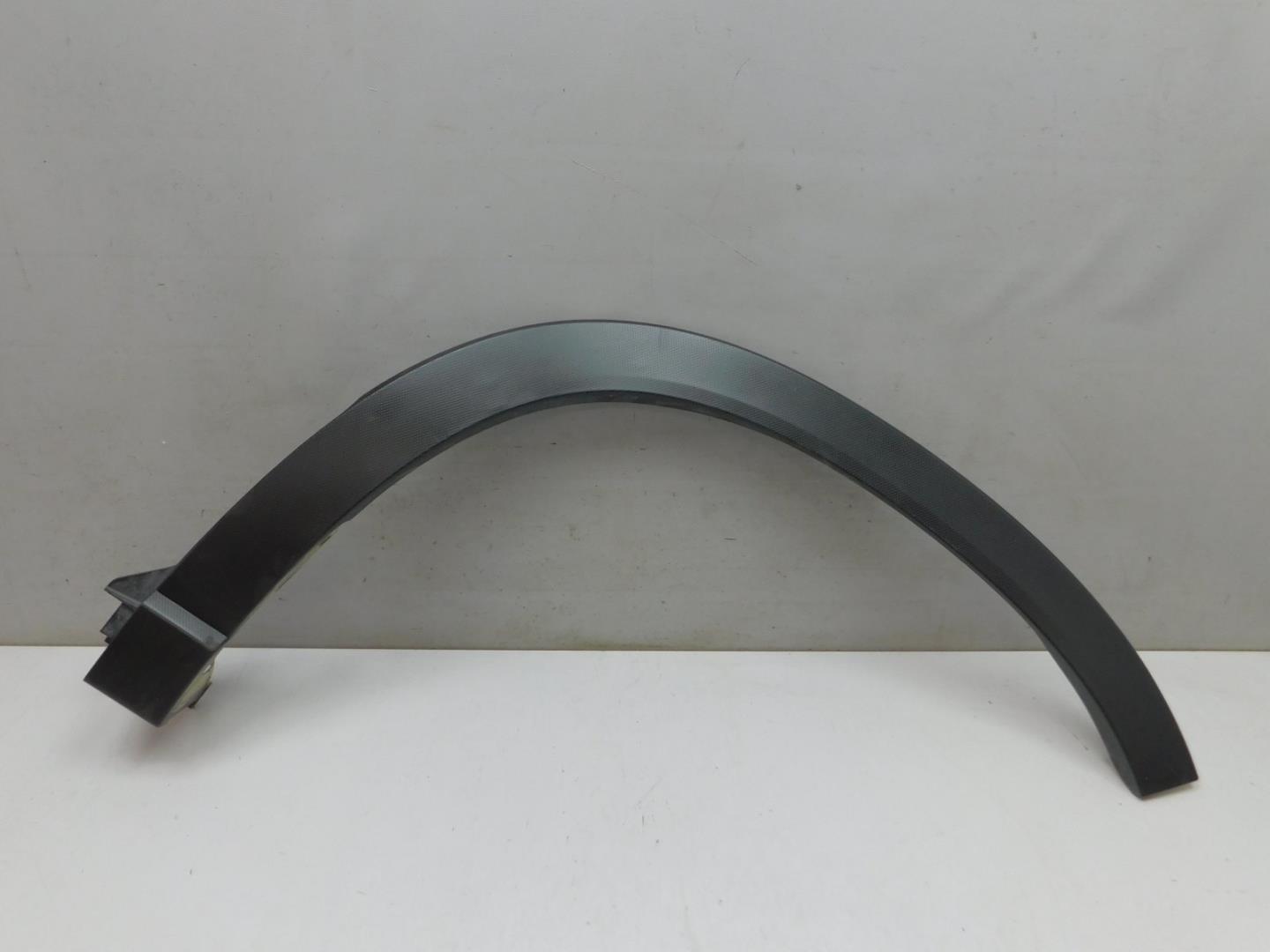 Накладка переднего крыла правого