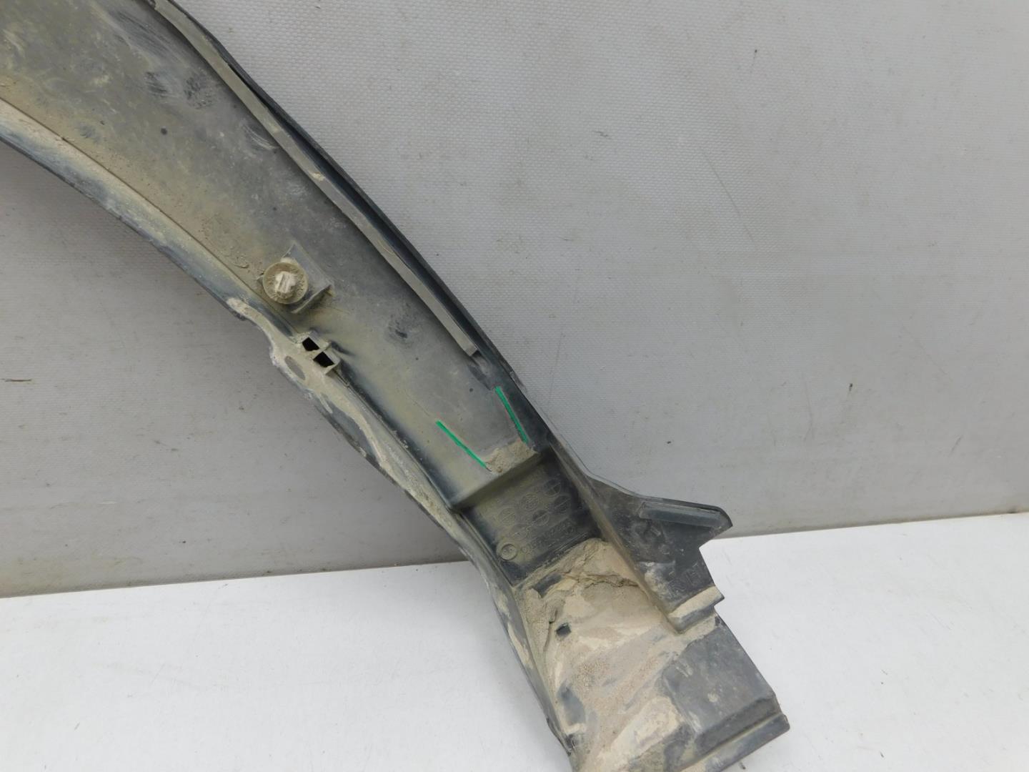 Накладка переднего крыла правого