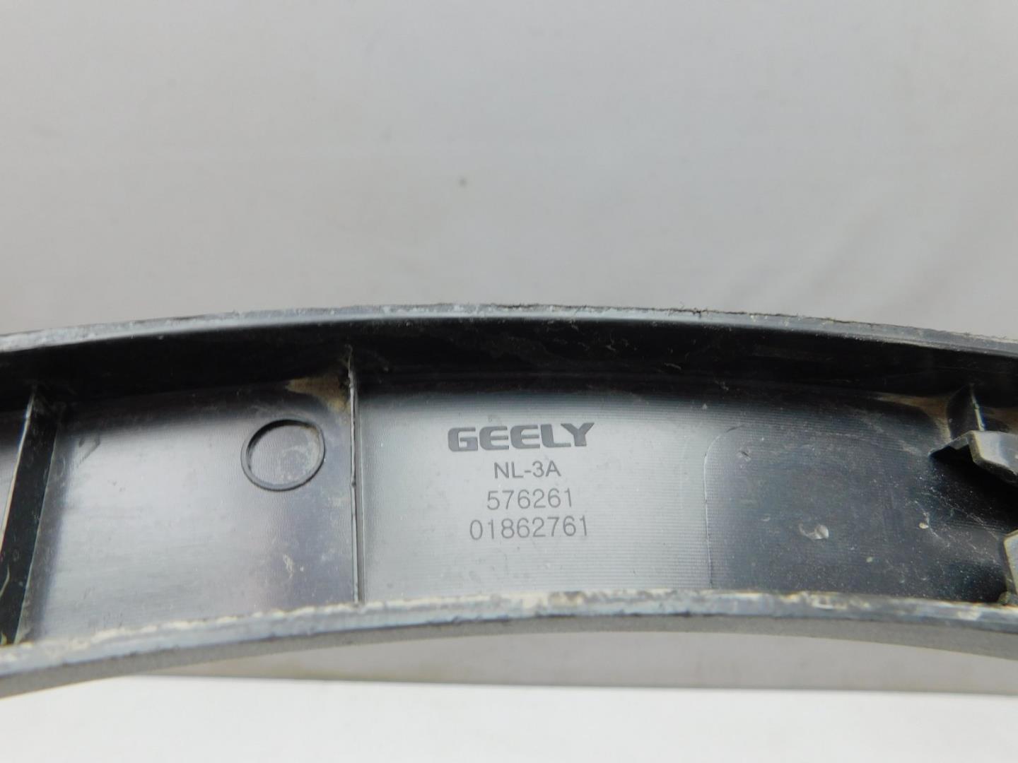 Накладка заднего крыла левого