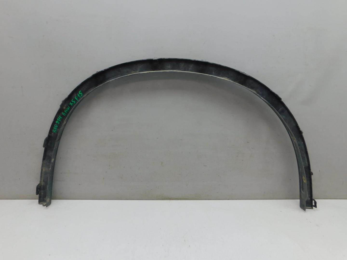 Накладка переднего крыла левого