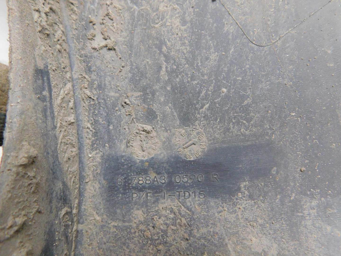 Накладка заднего крыла левого