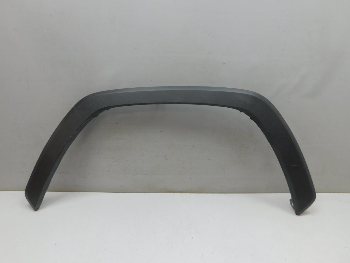 Накладка переднего крыла левого