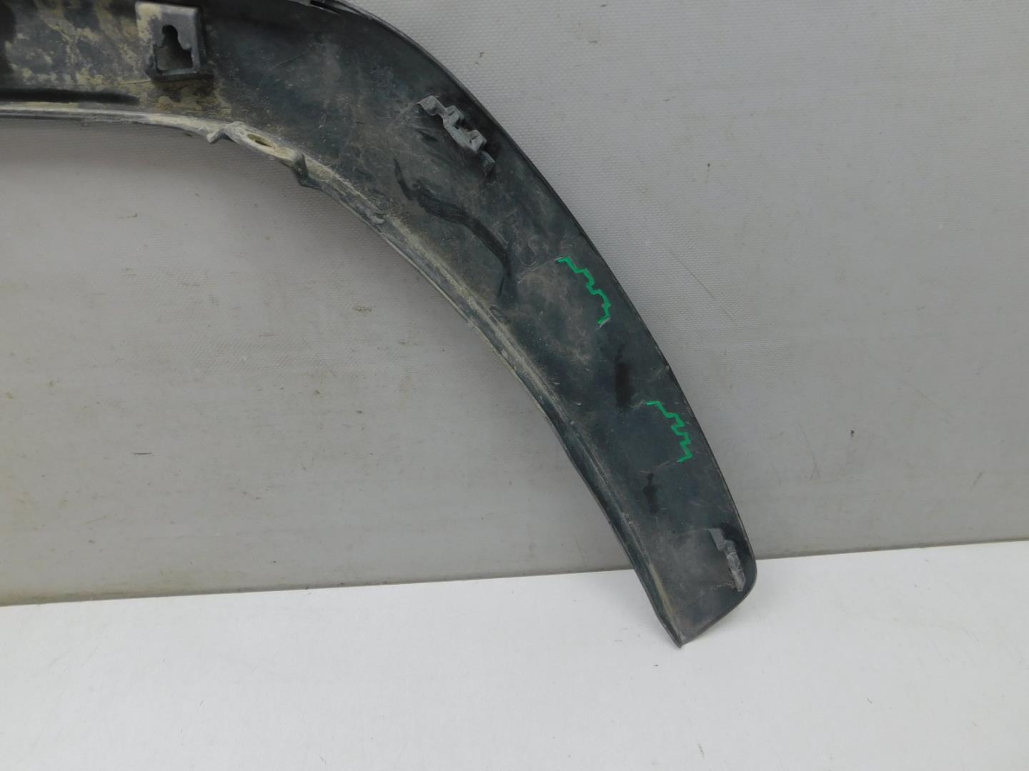 Накладка переднего крыла левого
