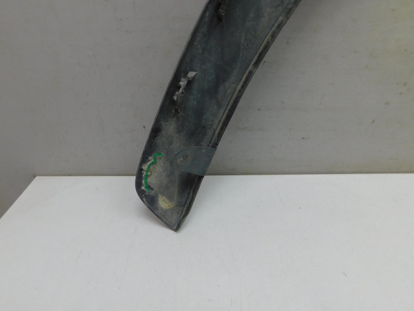 Накладка переднего крыла правого