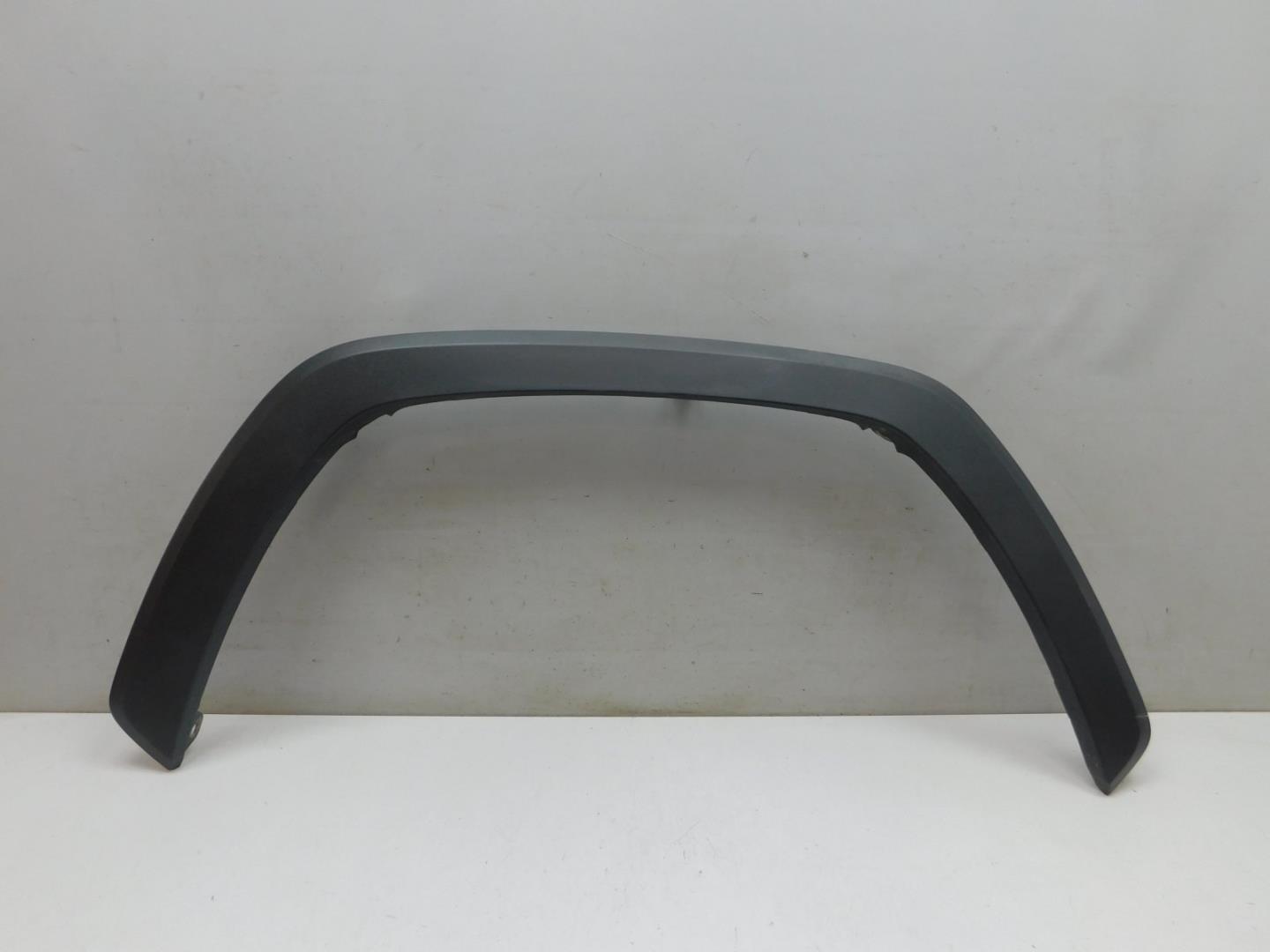 Накладка переднего крыла правого