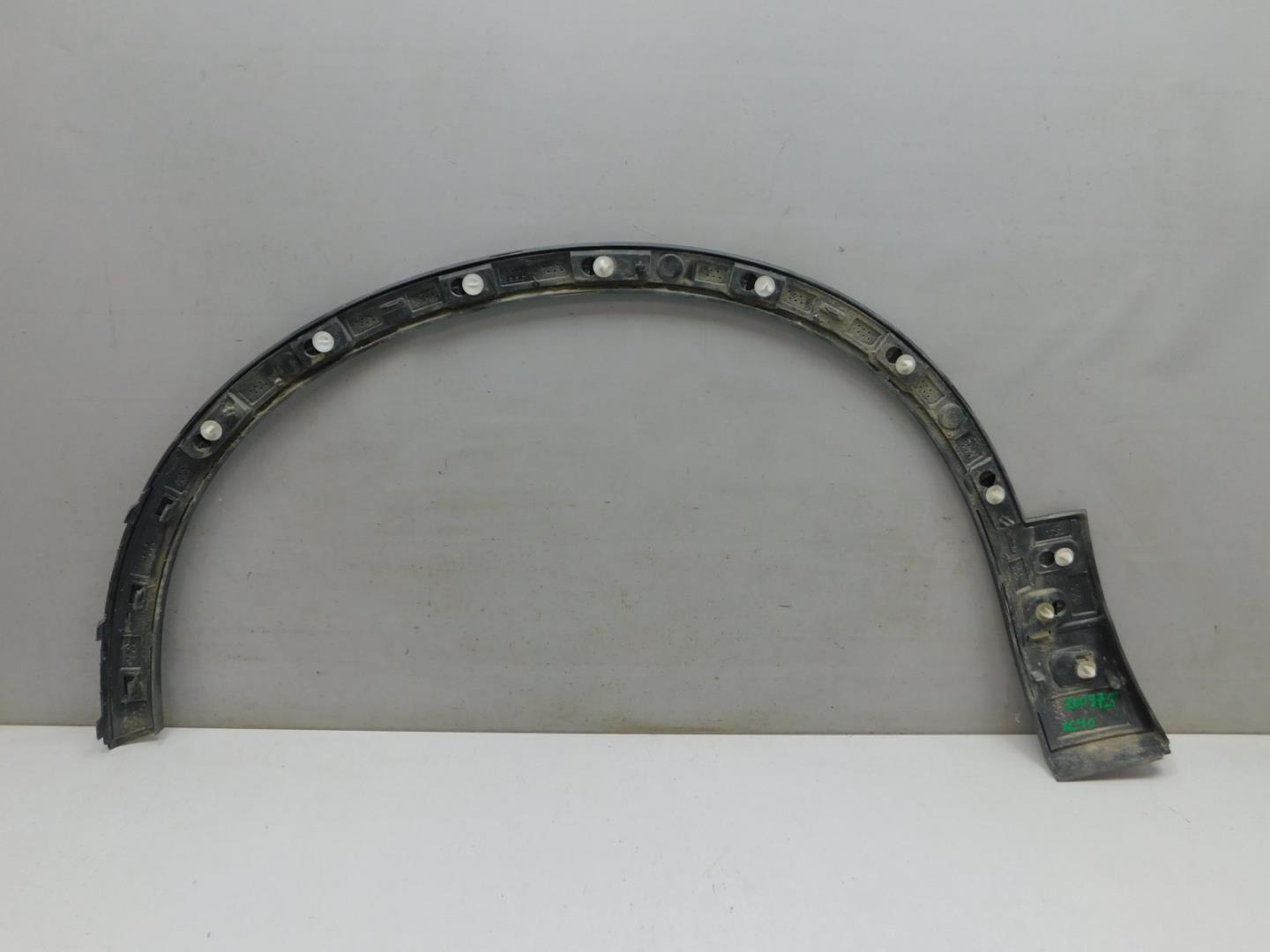 Накладка переднего крыла правого