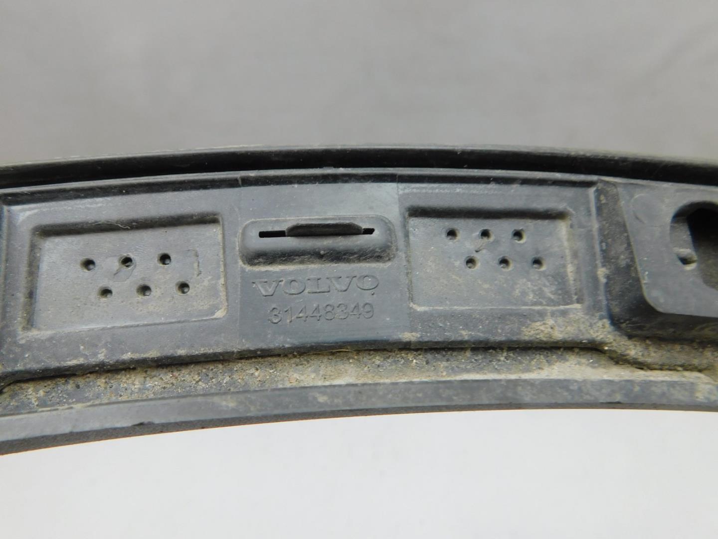 Накладка переднего крыла правого