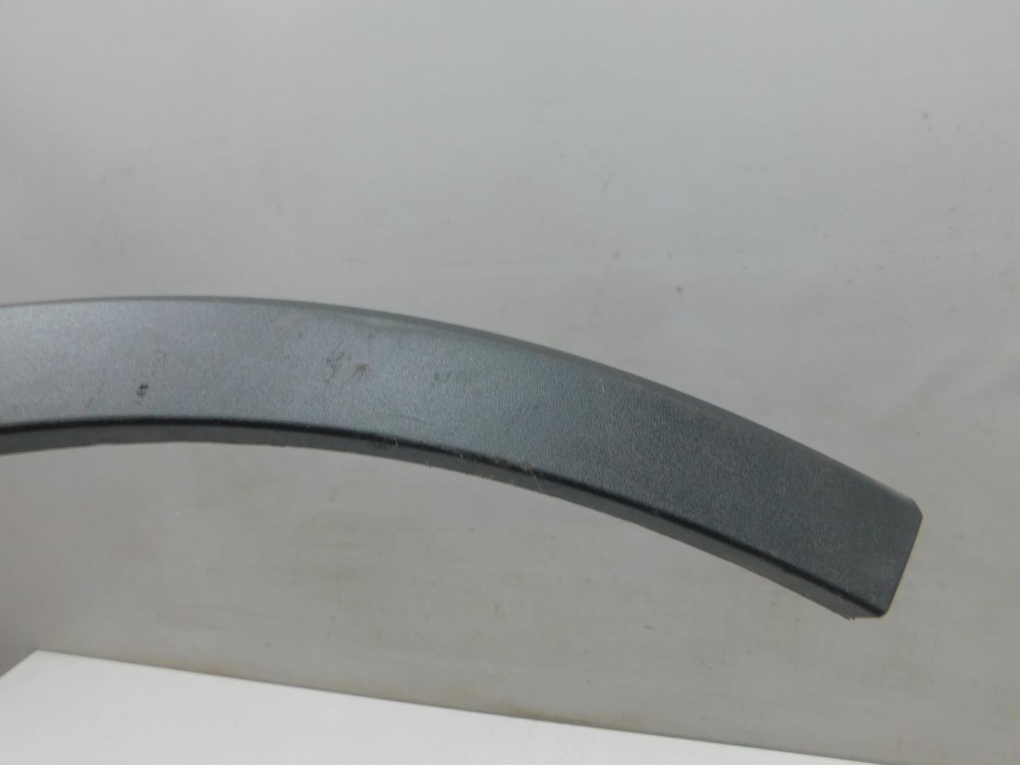 Накладка переднего крыла правого