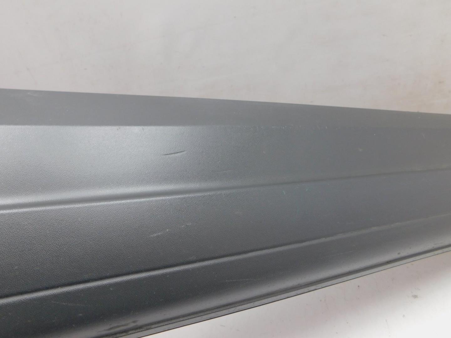 Накладка двери передней правой