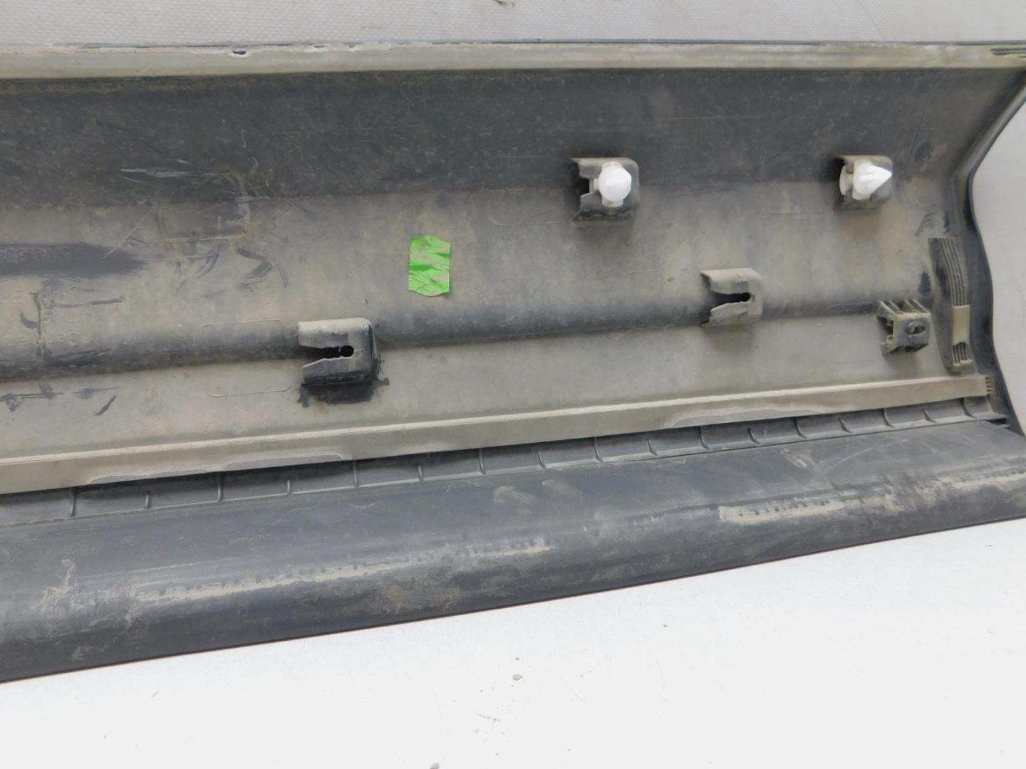 Накладка двери передней правой