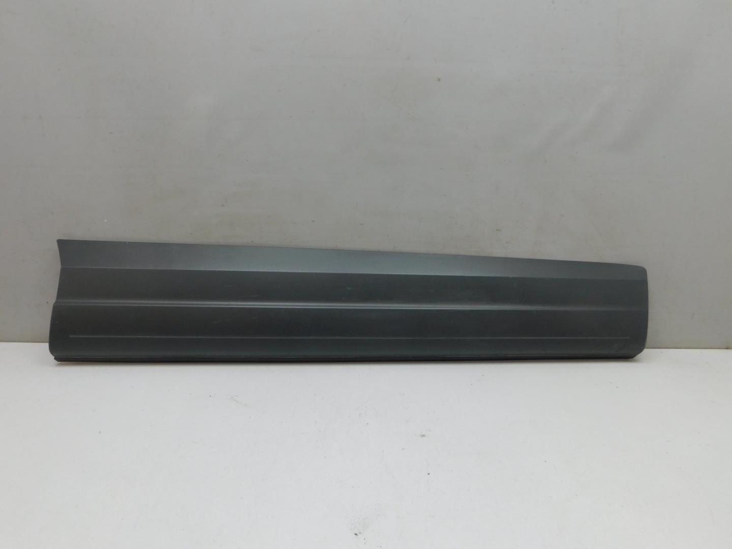 Накладка двери передней правой