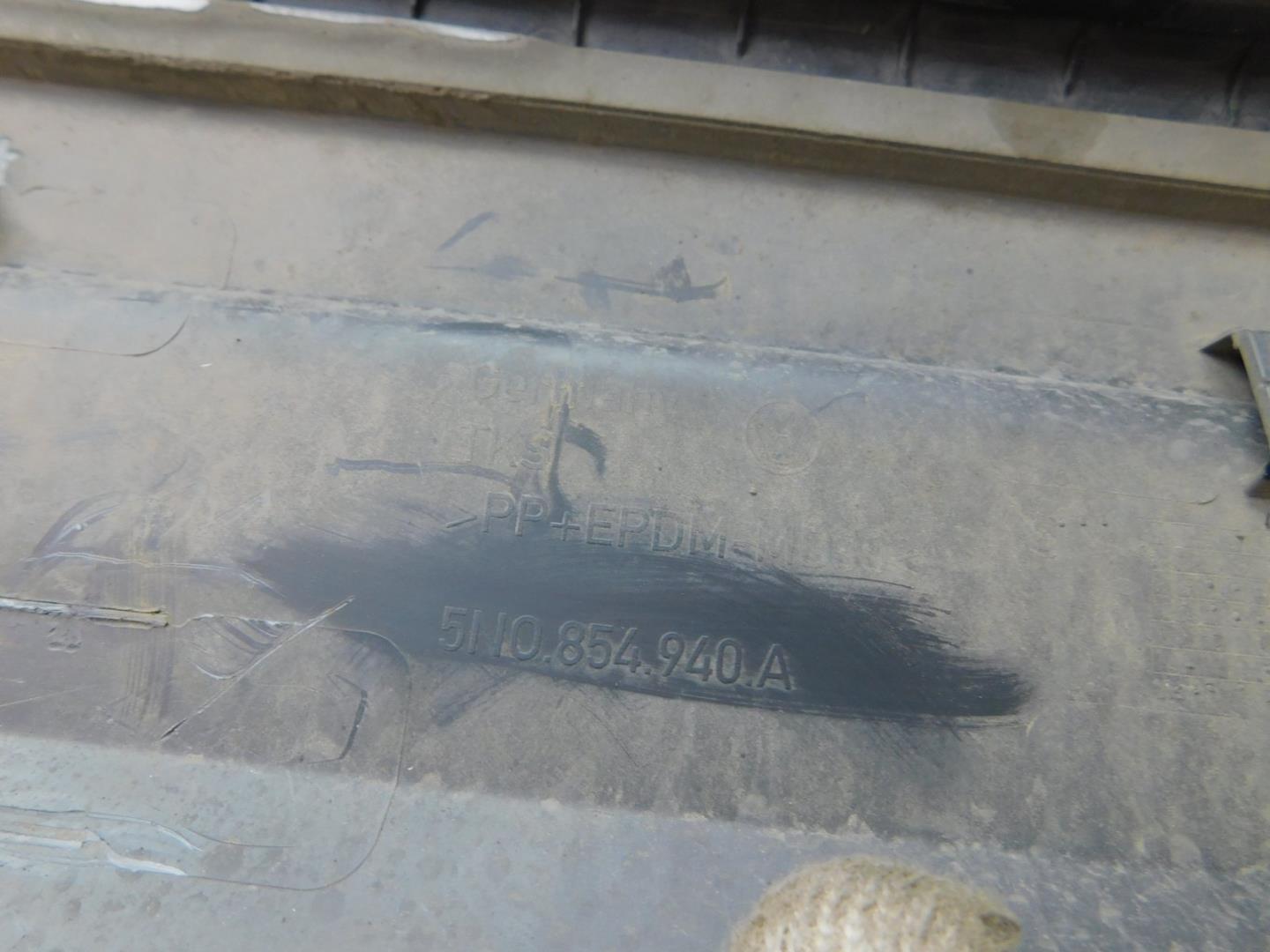 Накладка двери передней правой