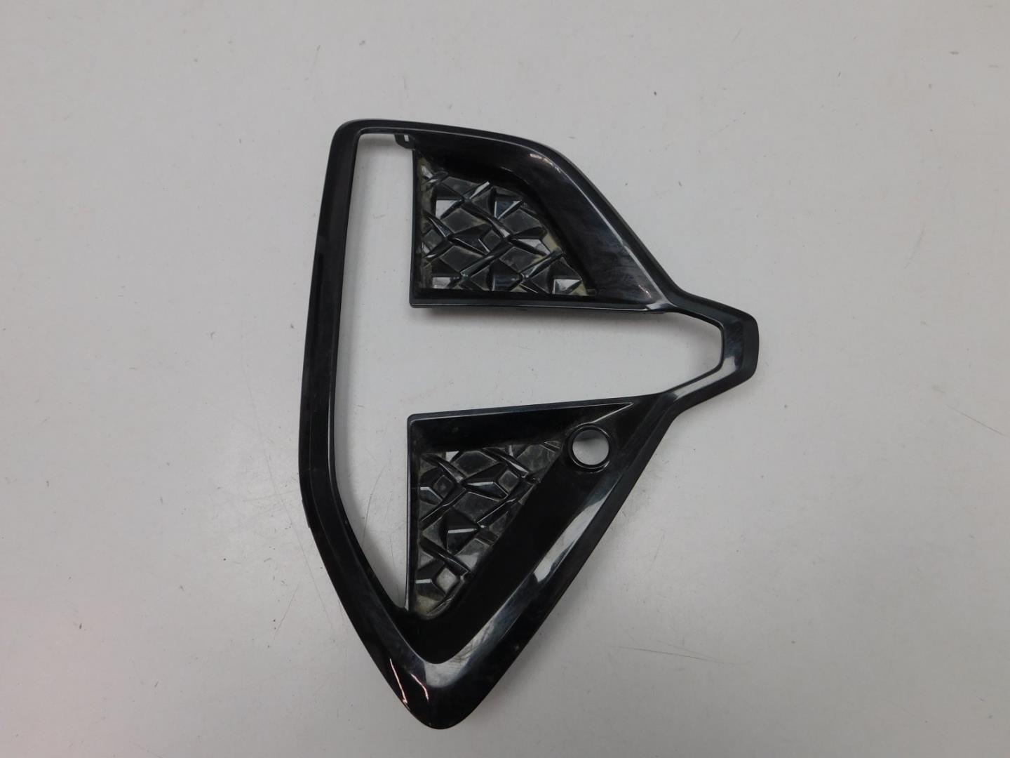 Решетка в бампер правая