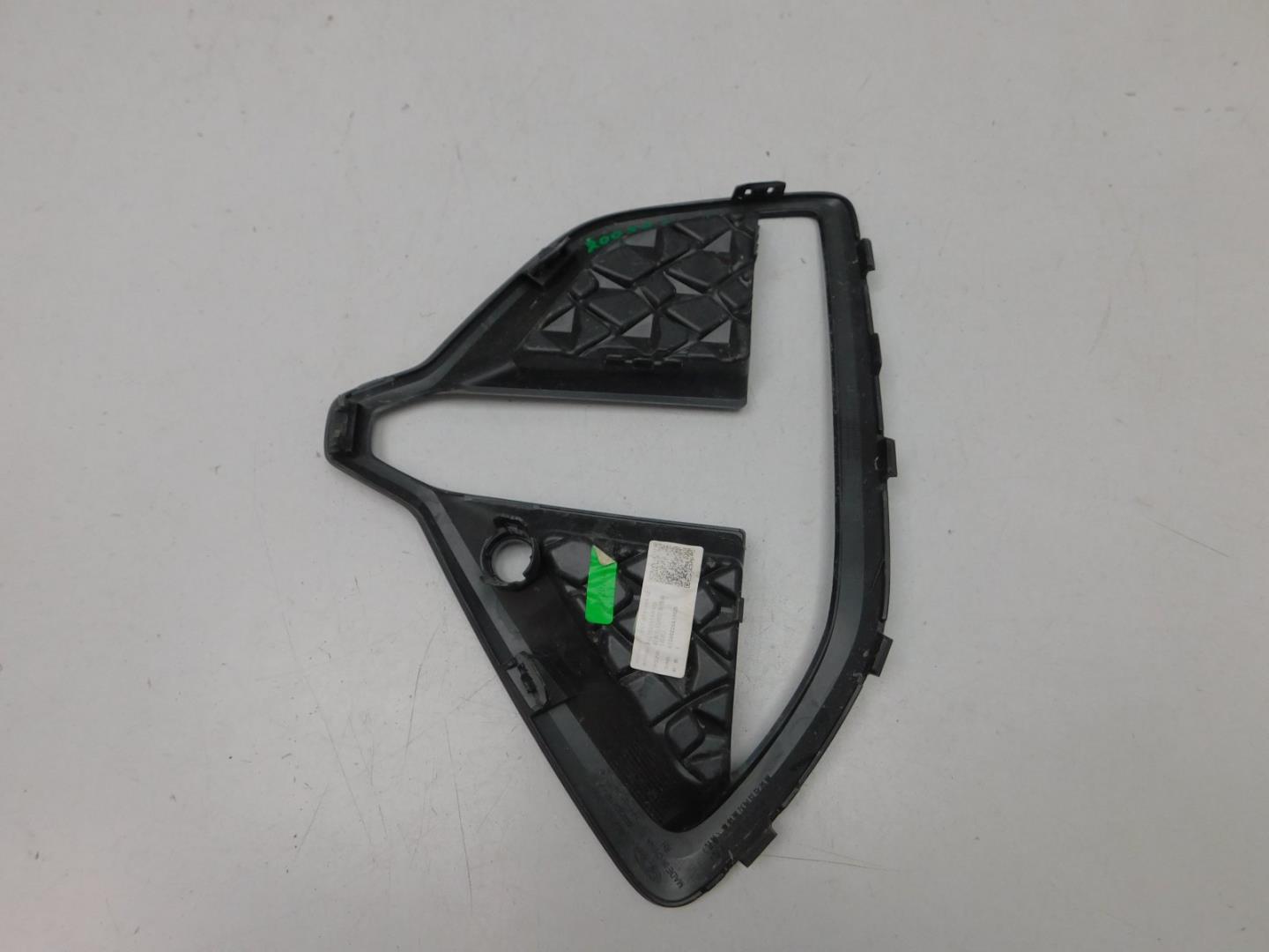 Решетка в бампер правая