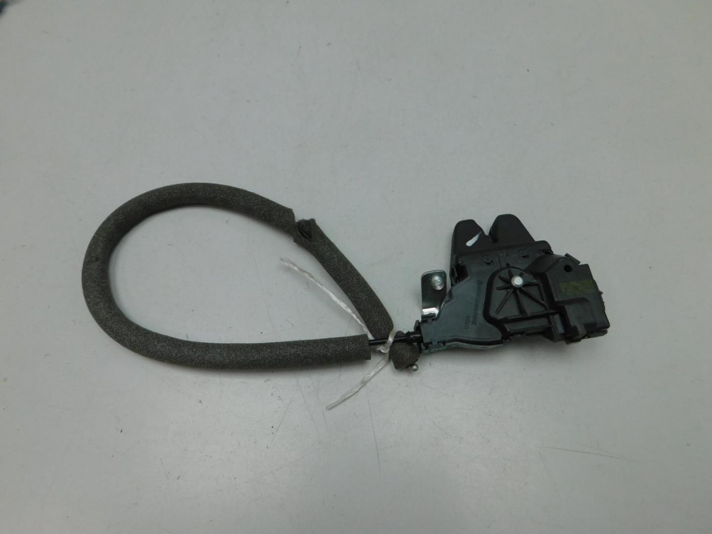 Замок багажника