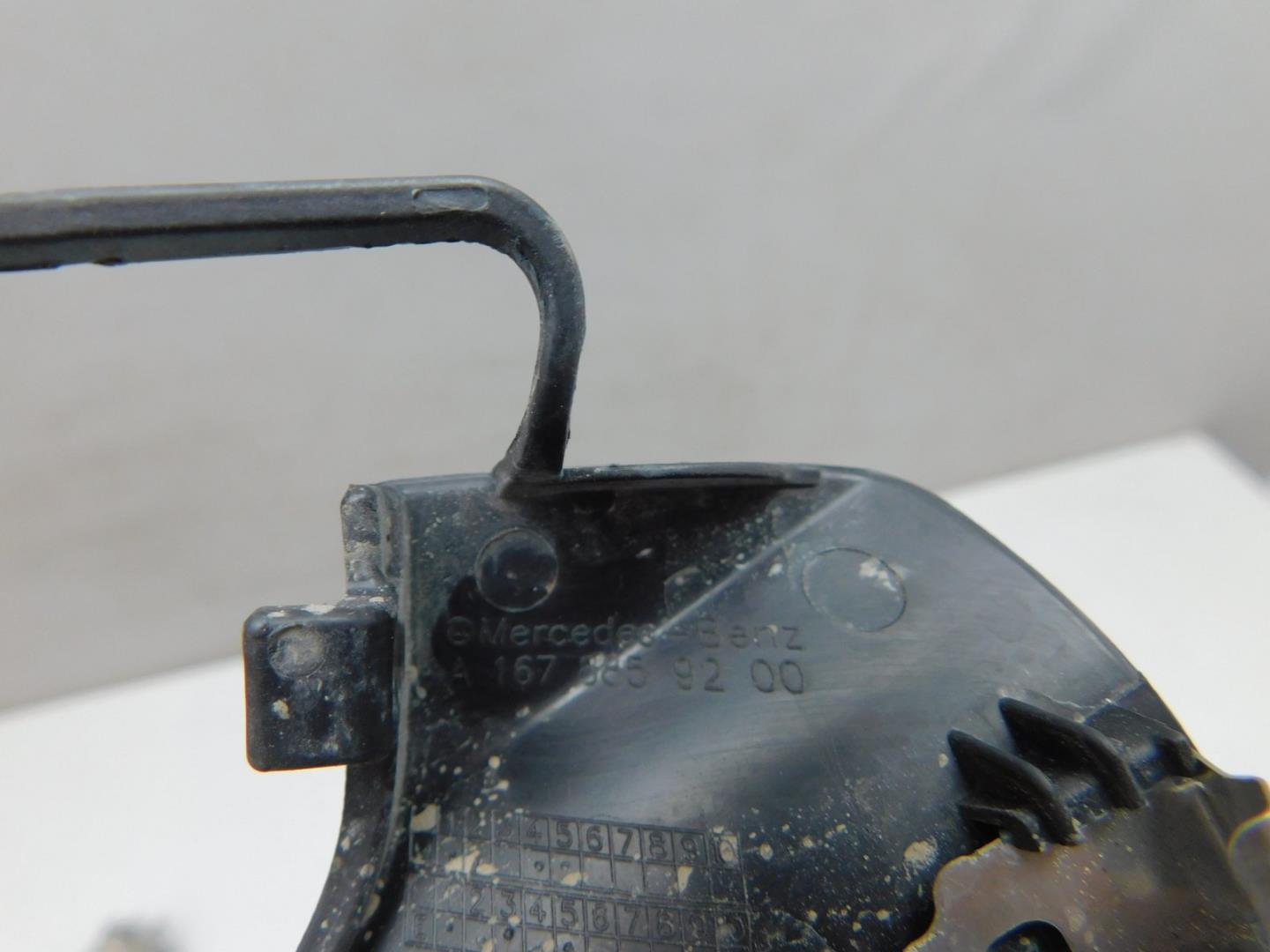 Заглушка буксировочного крюка