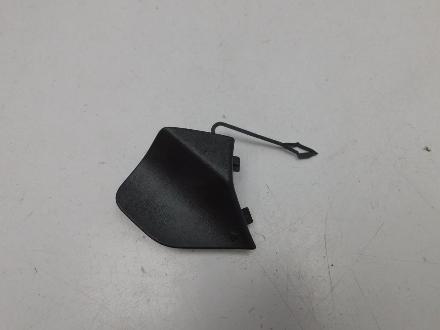 Заглушка буксировочного крюка