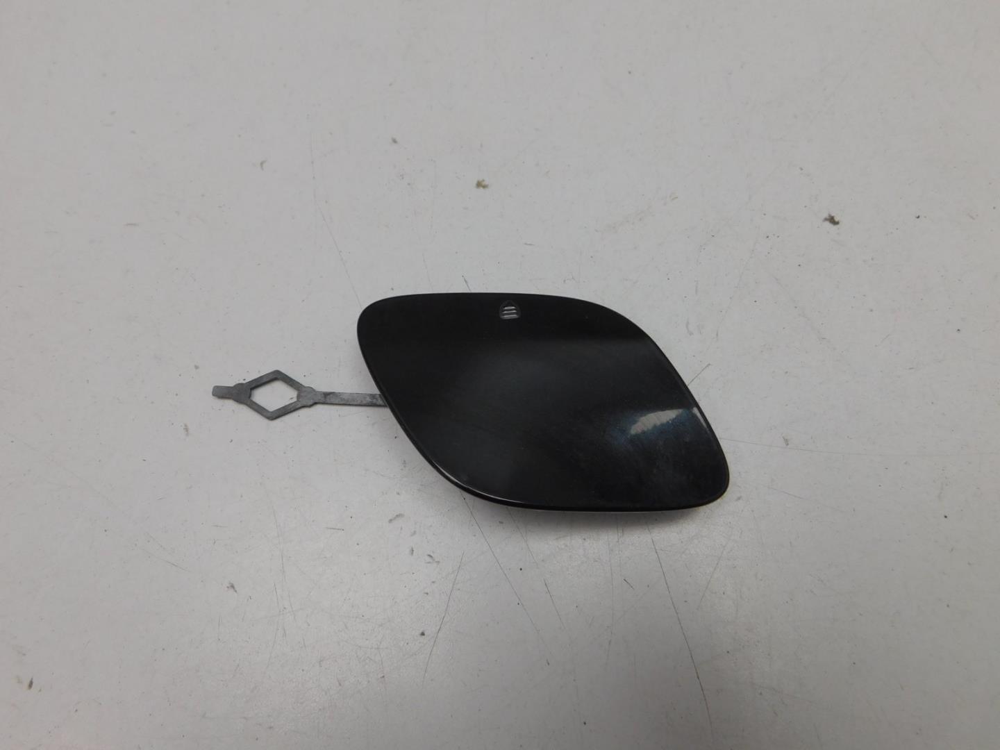 Заглушка буксировочного крюка