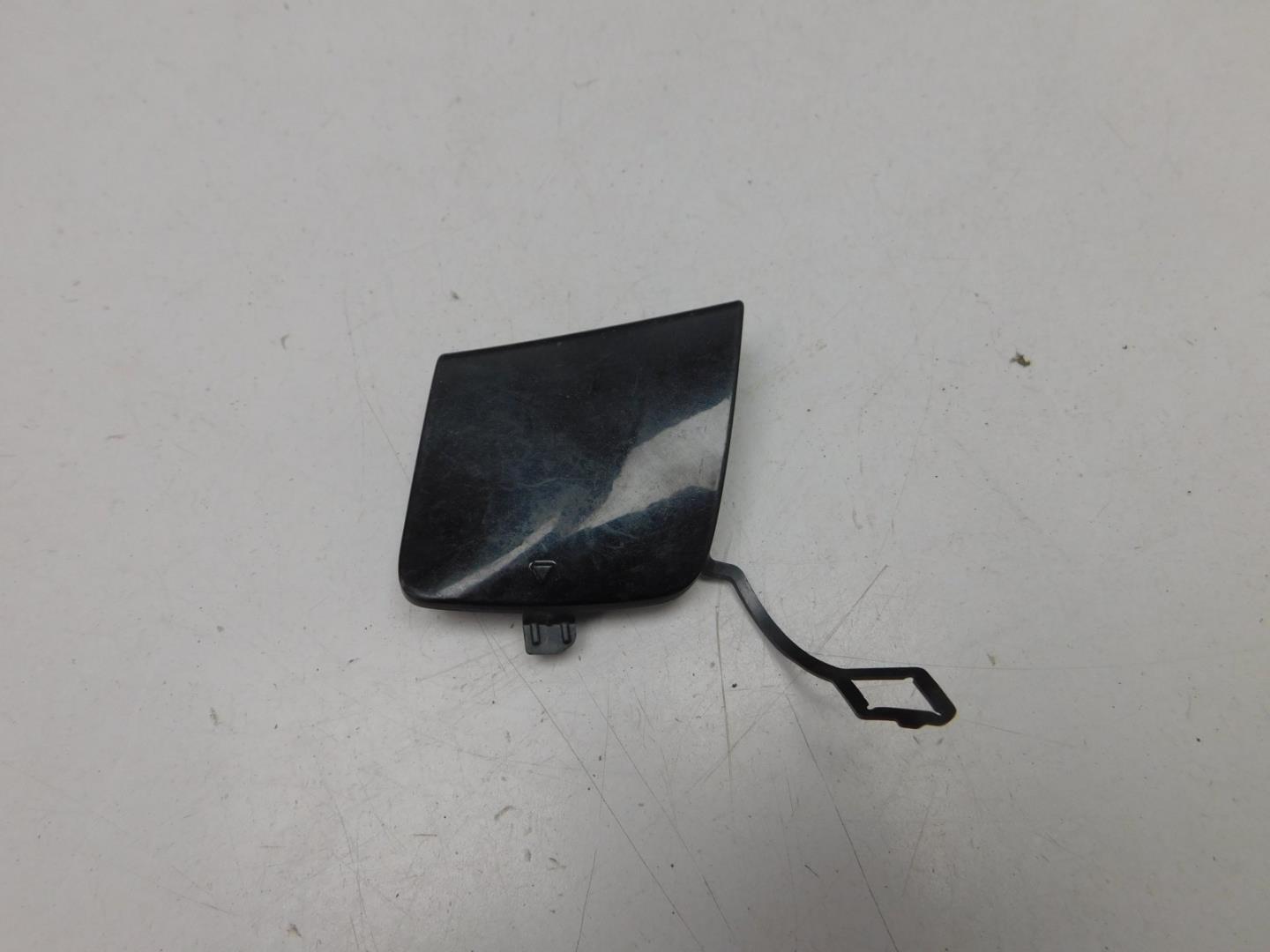 Заглушка буксировочного крюка