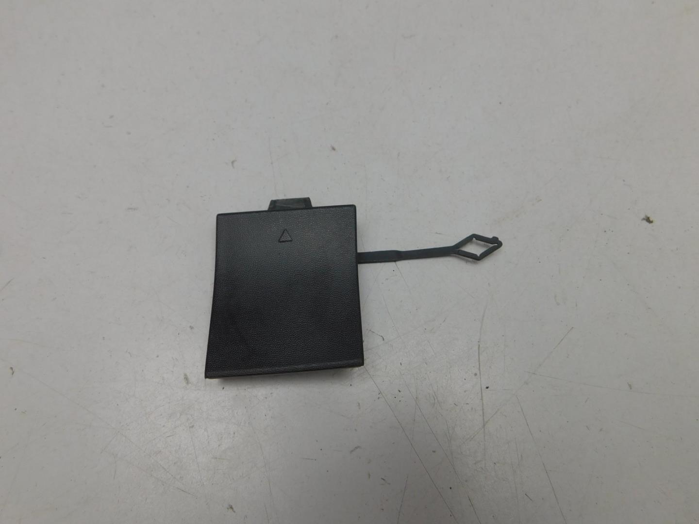 Заглушка буксировочного крюка