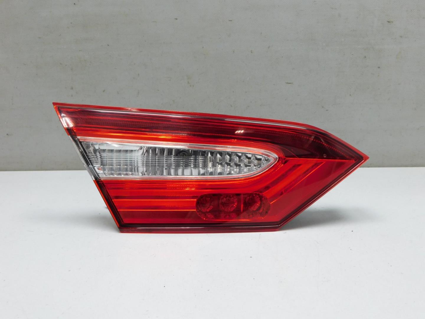 Фонарь задний внутренний левый