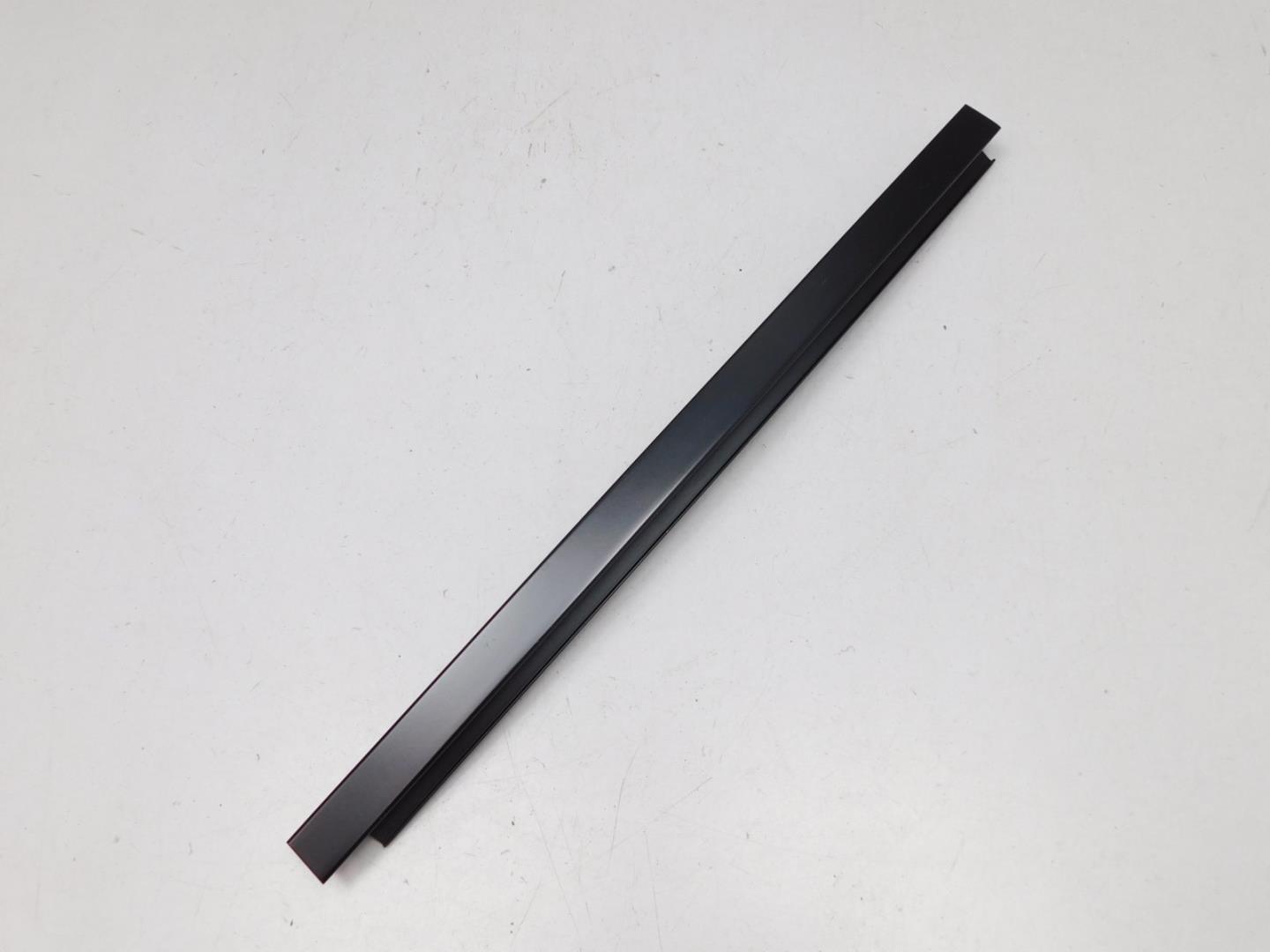 Накладка двери задней левой