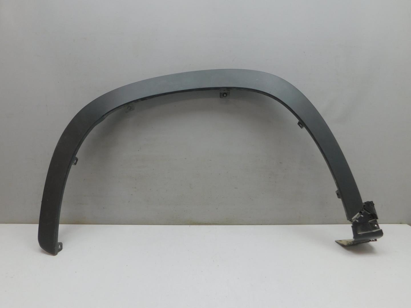 Накладка переднего крыла левого