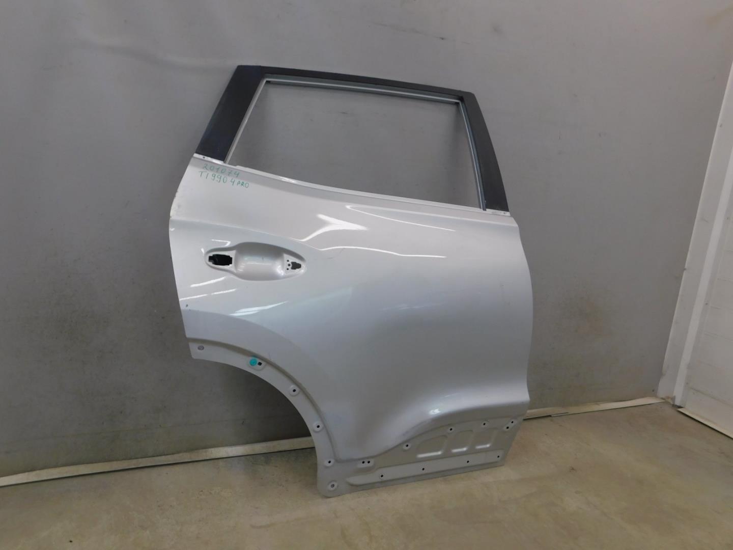 Дверь задняя правая