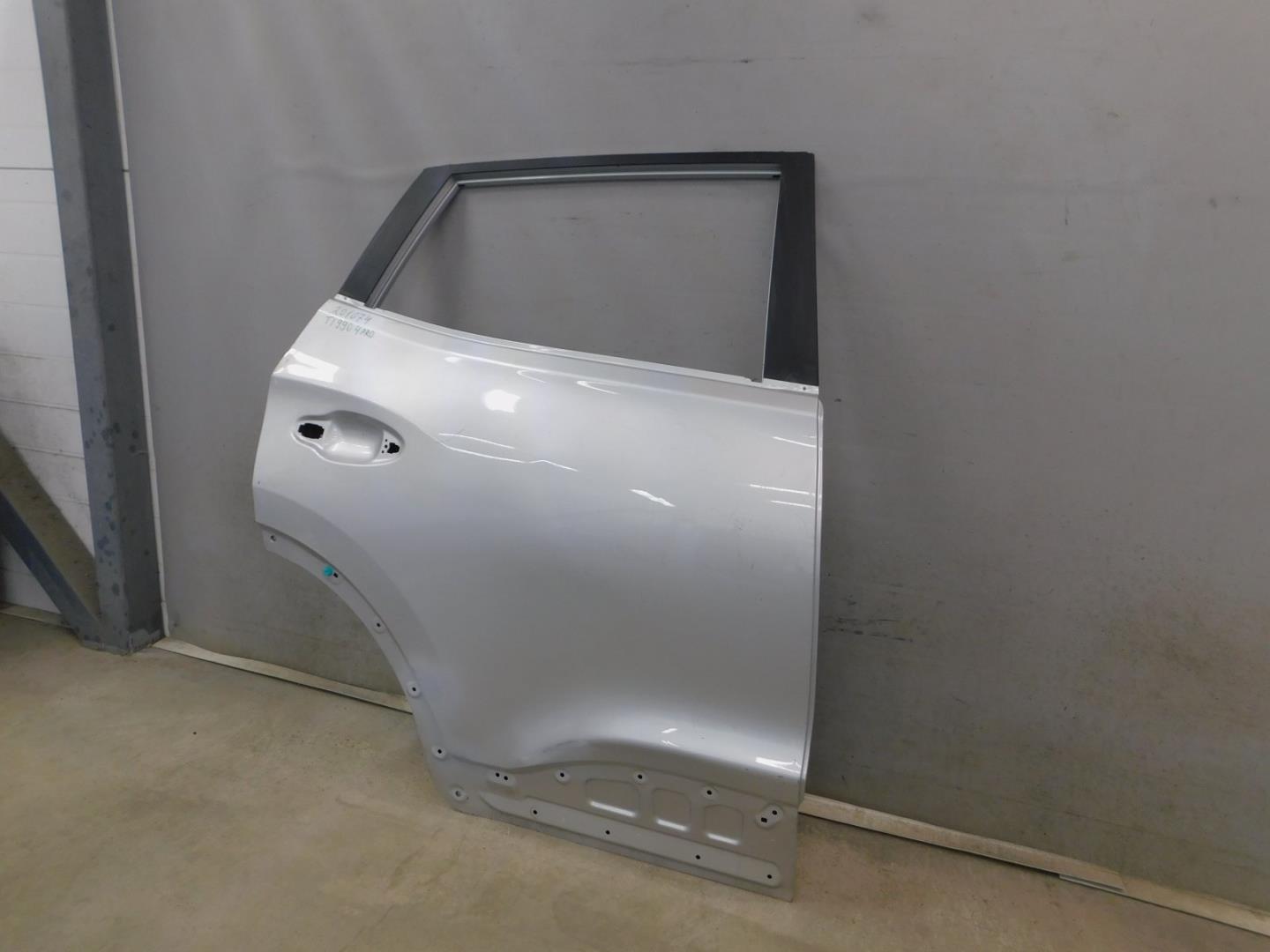 Дверь задняя правая