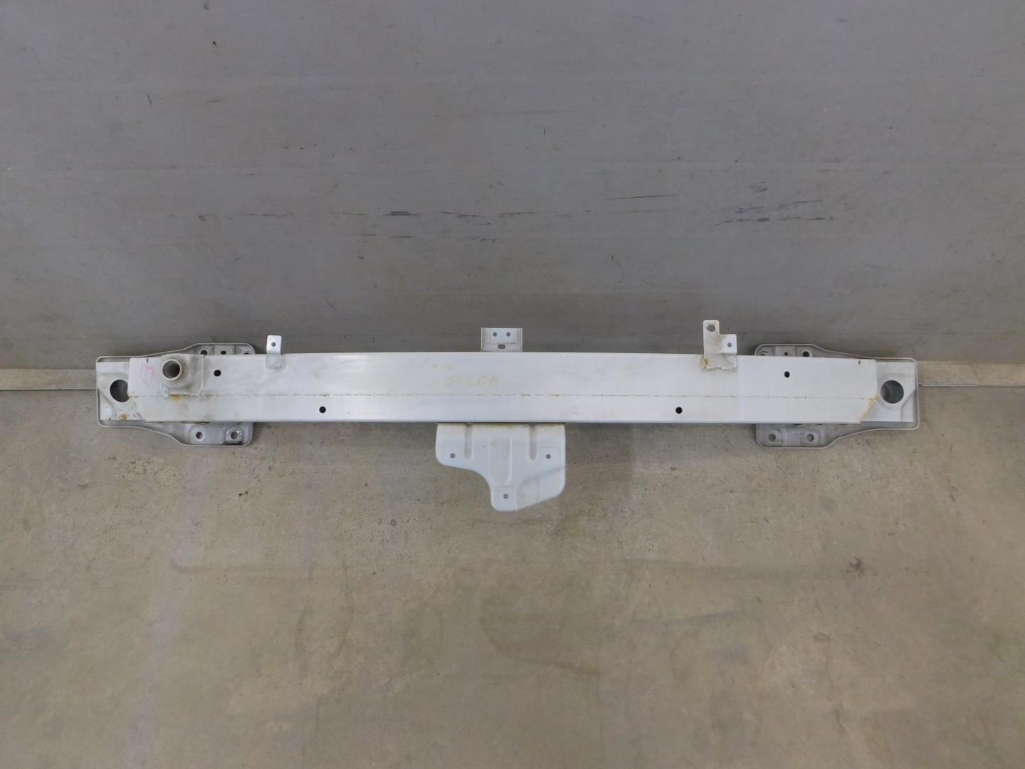 Усилитель переднего бампера