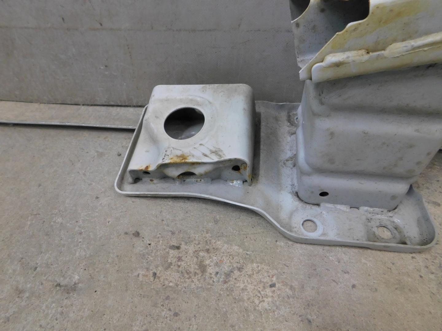 Усилитель переднего бампера