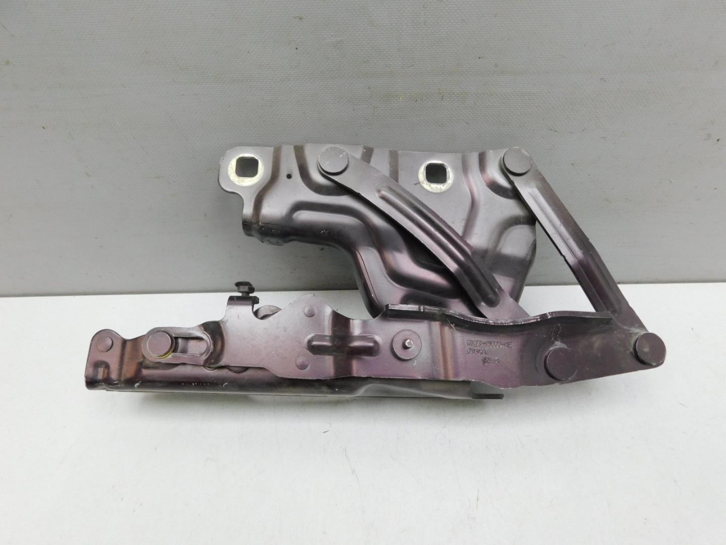 Петля капота правая