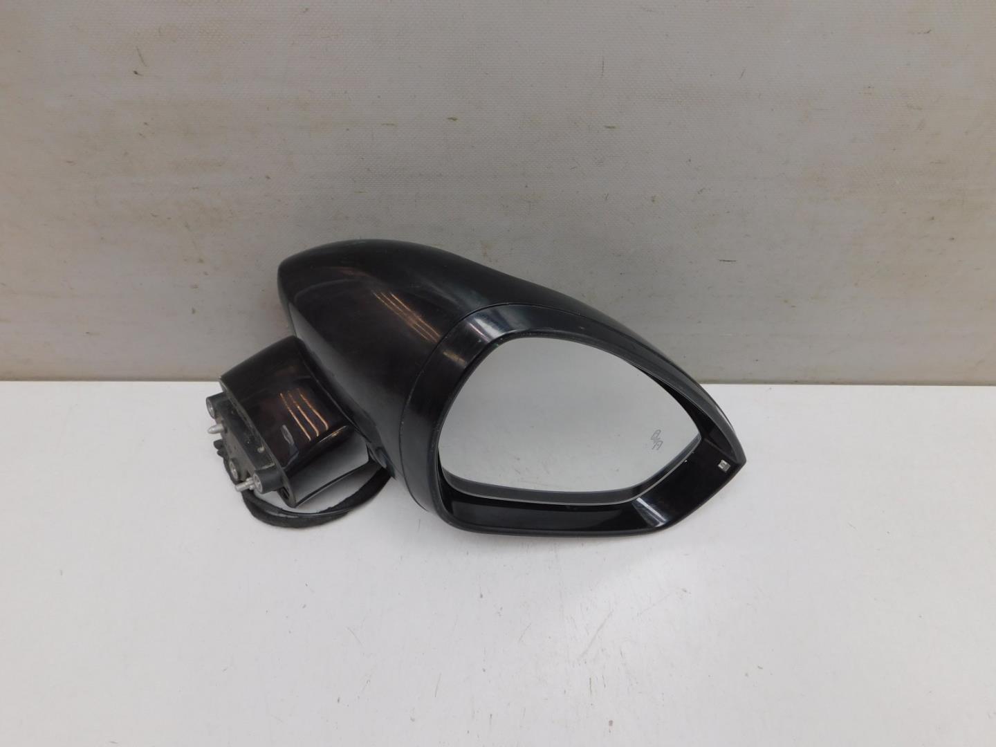 Зеркало правое электрическое