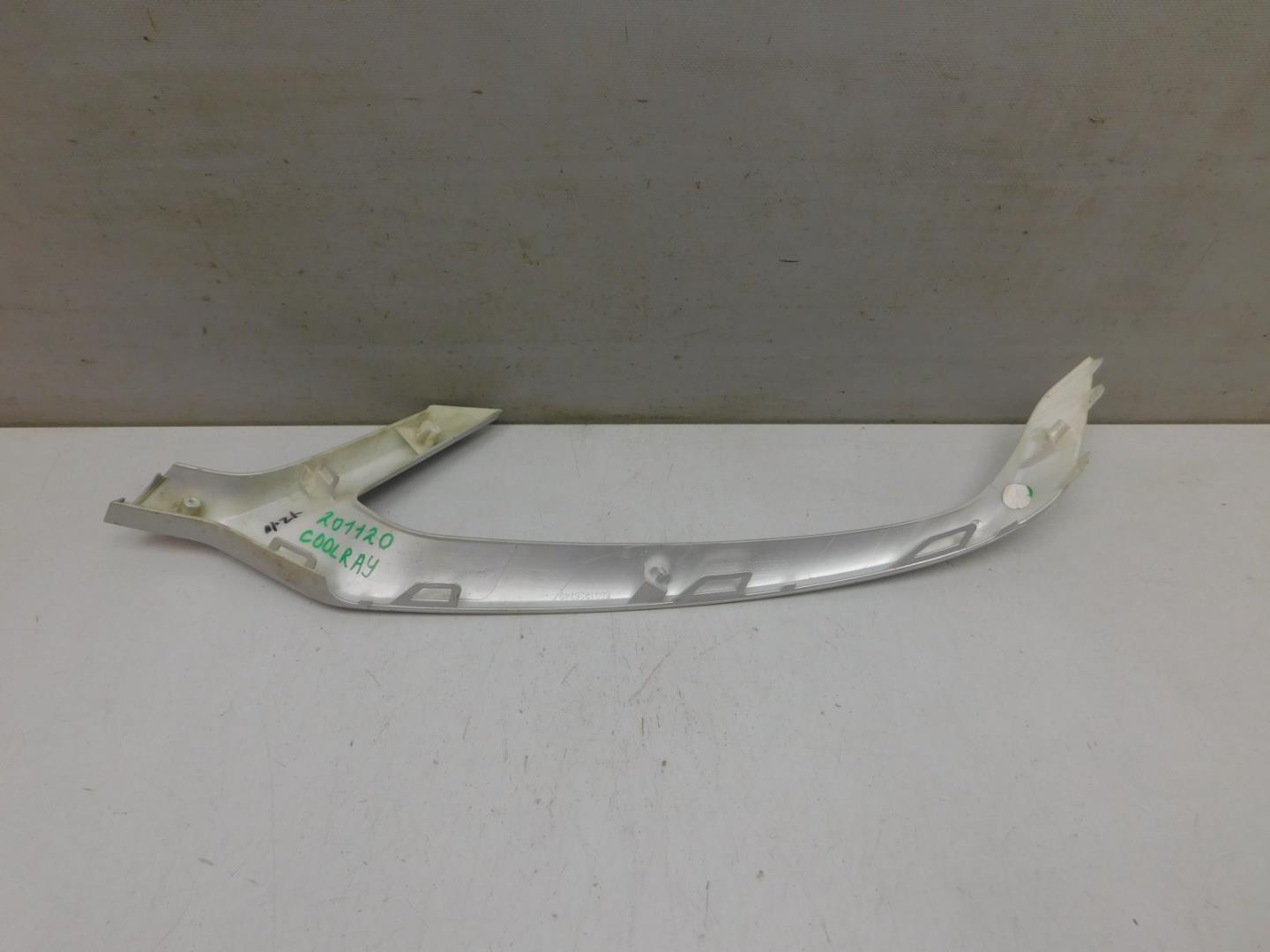 Молдинг переднего бампера