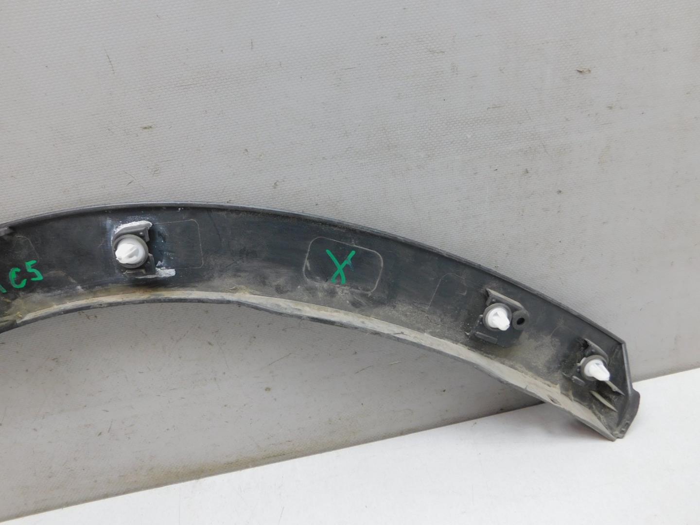 Накладка заднего крыла левого