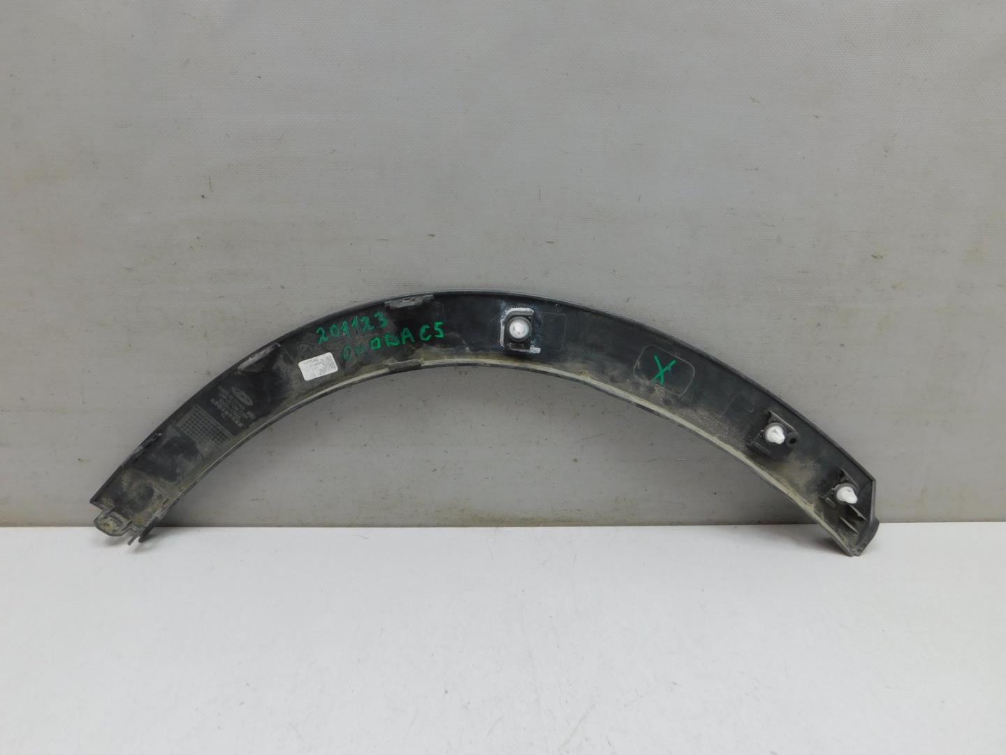 Накладка заднего крыла левого