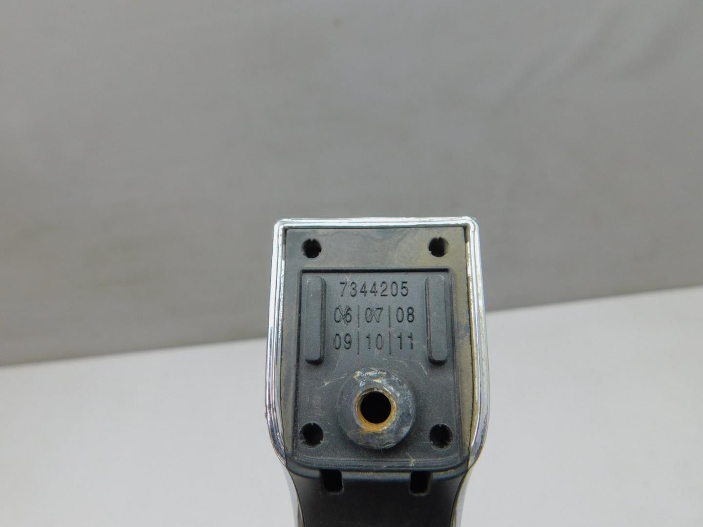 Ручка двери багажника наружная