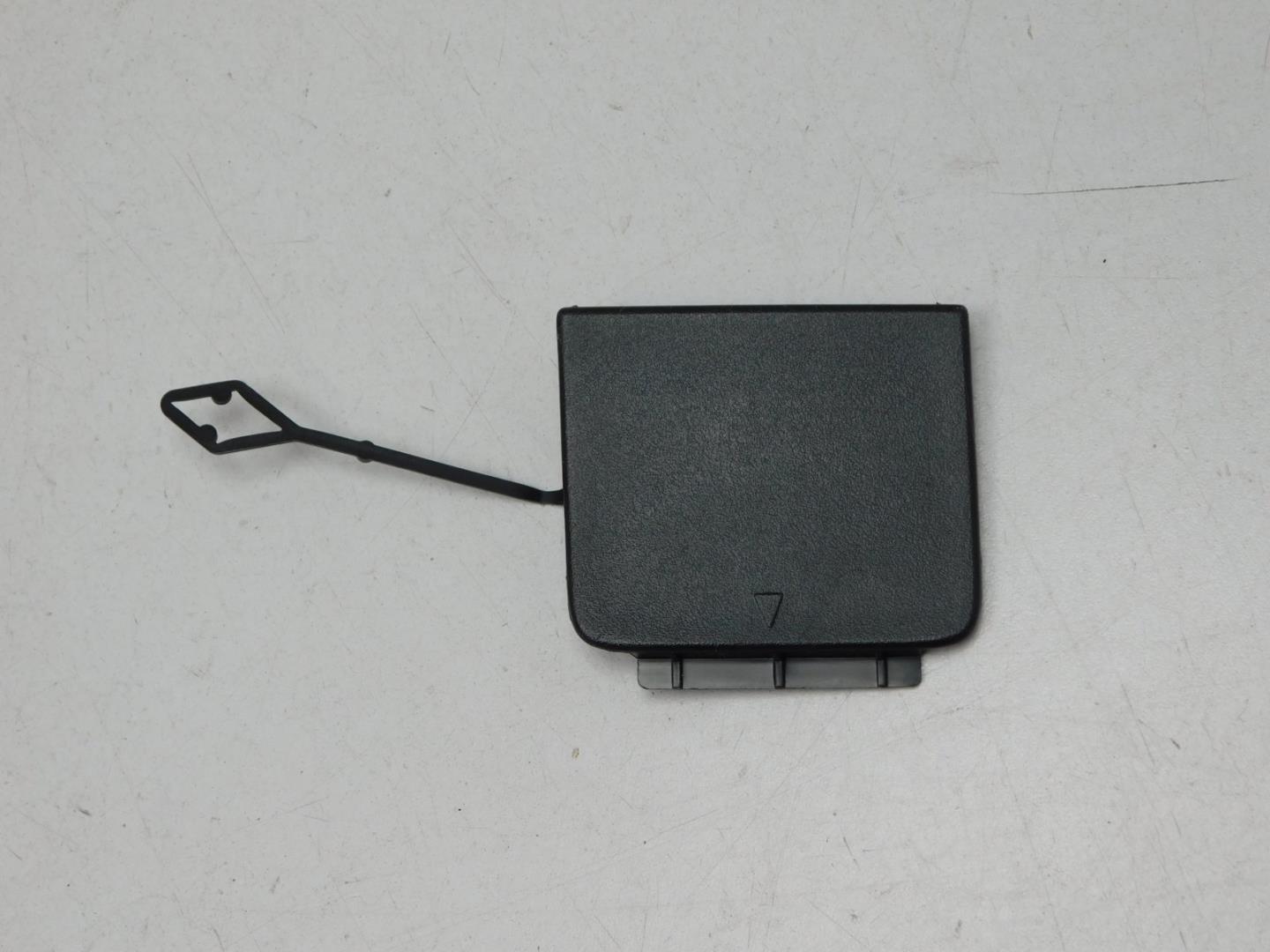 Заглушка буксировочного крюка